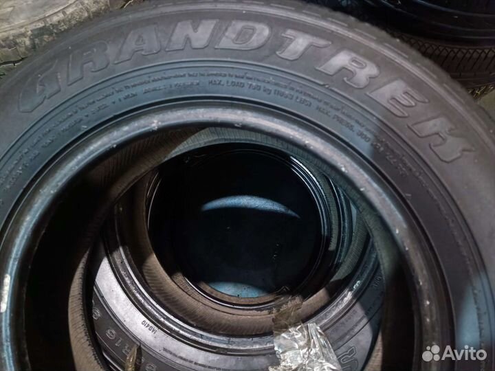 Dunlop Grandtrek Ice 02 215/65 R16