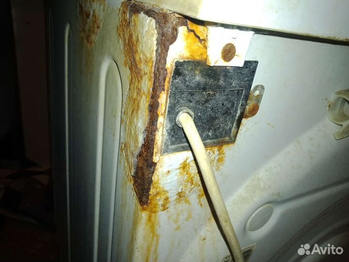 Стиральная машина indesit (не рабочая) 5кг