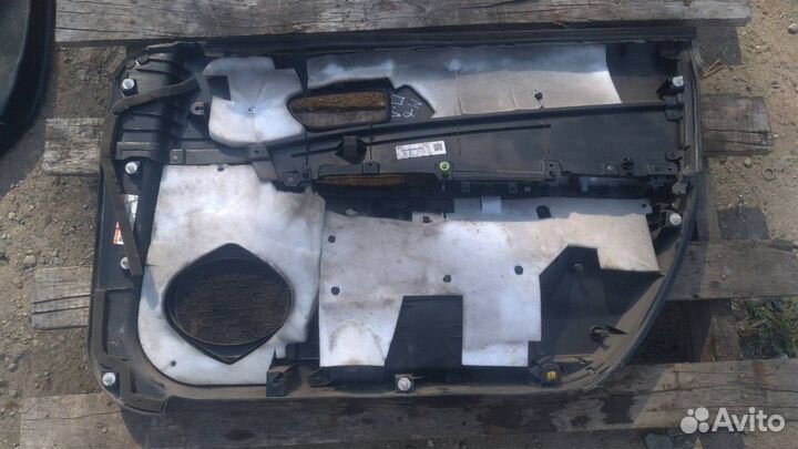 Обшивка двери передняя левая Mazda 6 лифтбек 2.0