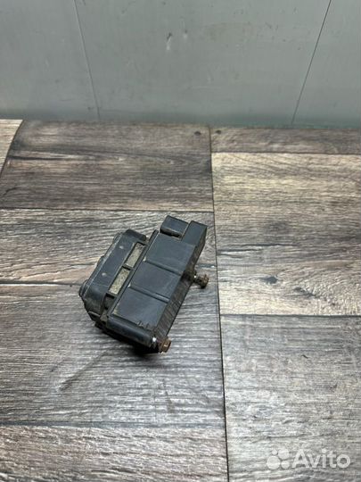 Блок клапанов пневмоподвески Audi A8 D4 ctna 2016