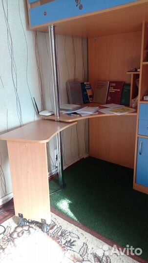 Детская кровать чердак со столом и шкафом