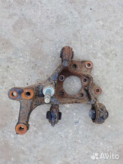 Задний кулак Toyota camry v 70