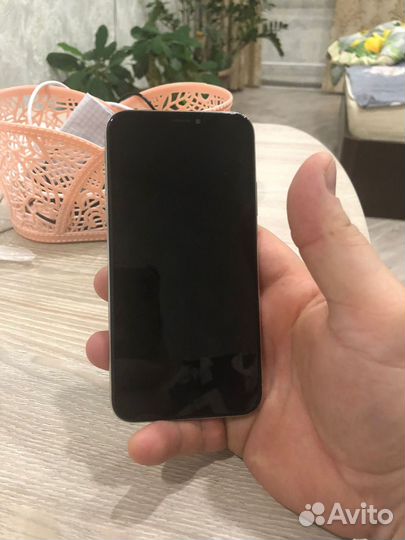 iPhone X, 64 ГБ
