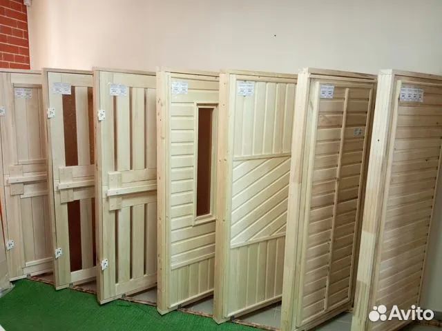 Стеклянные и деревянные двери для бани