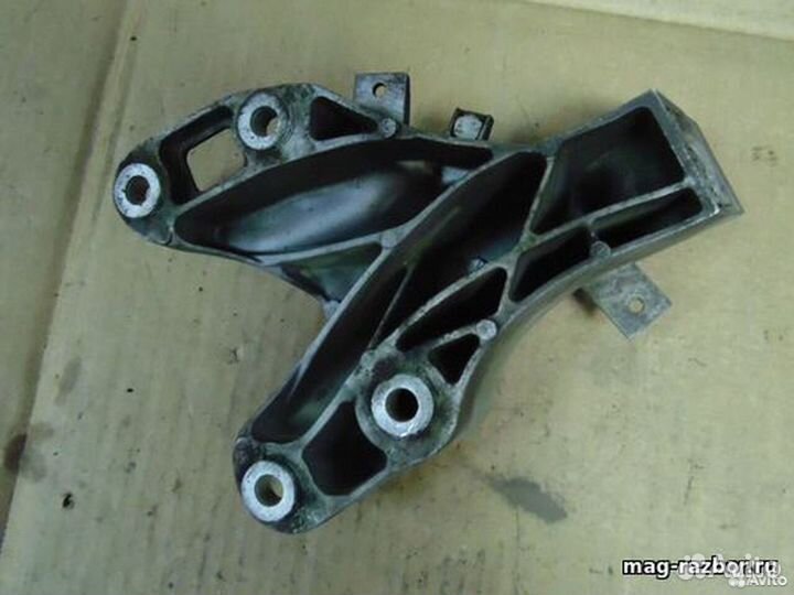 Кронштейн двс BMW X6 E71 3.0L левый