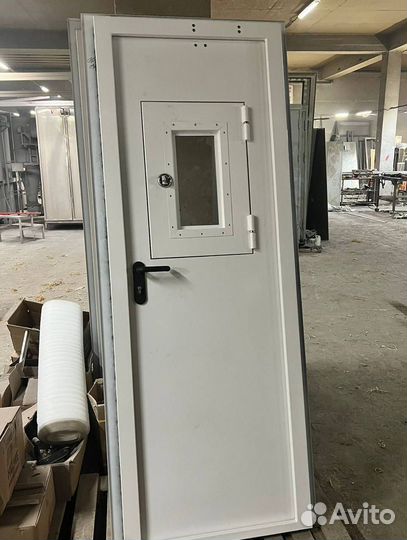 Тамбурная дверь