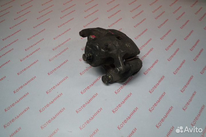 Nissan 41001-AU001 Суппорт тормозной правый