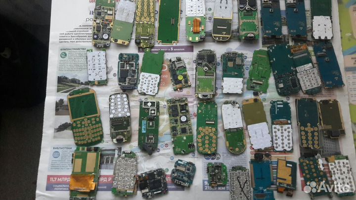Платы от кнопочных телефонов 2 кг без железа