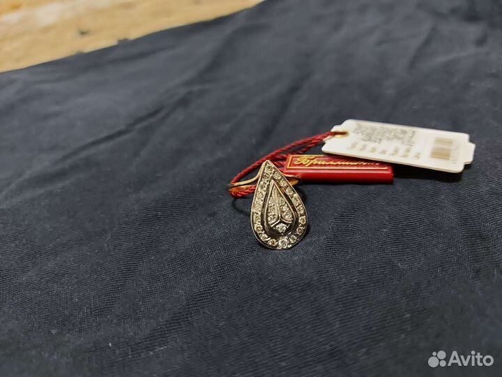 Золотое кольцо с бриллиантом