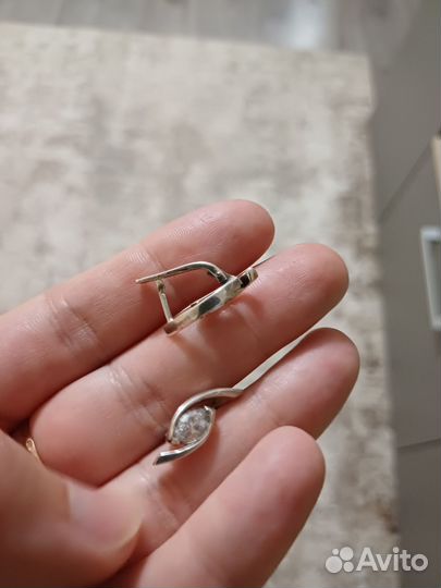 Серебряные серьги с фианитами