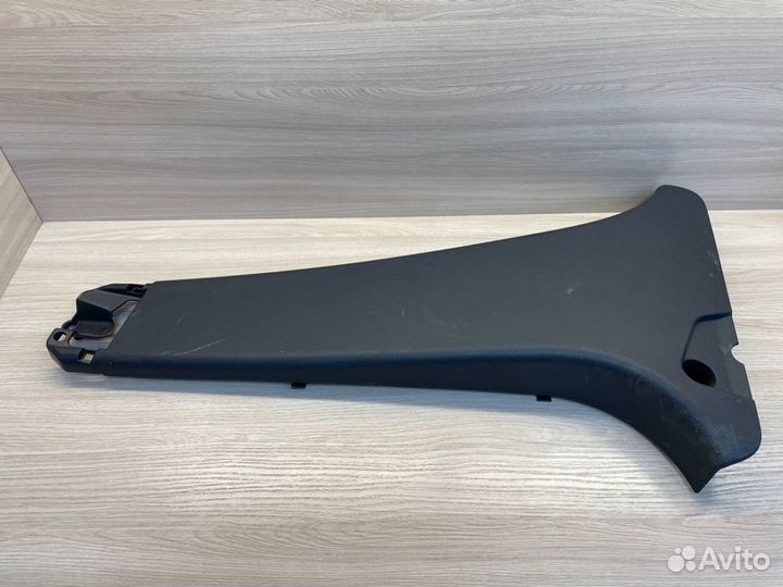 Обшивка средней стойки левая LADA X-Ray