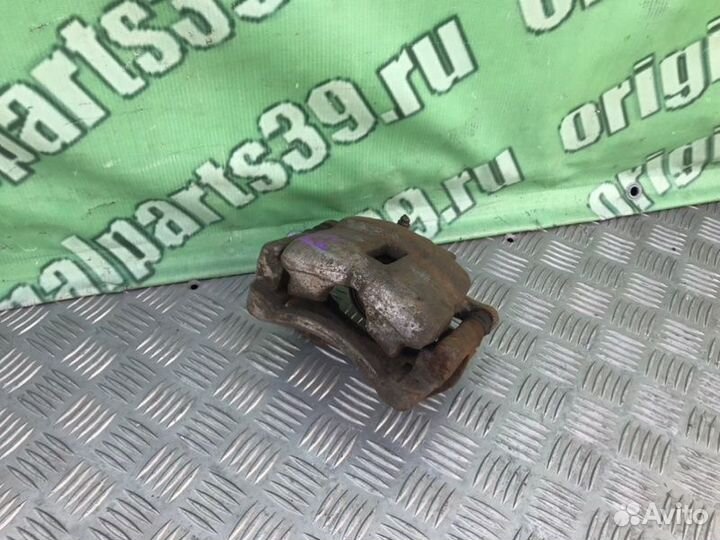 Суппорт передний правый Nissan Primera P11 GA16