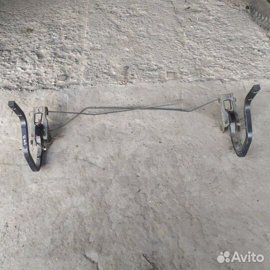 Петля крышки багажника задняя Nissan Cefiro 32 2