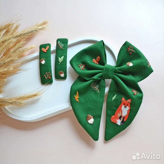 Бантики и заколки с вышивкой ручной работы