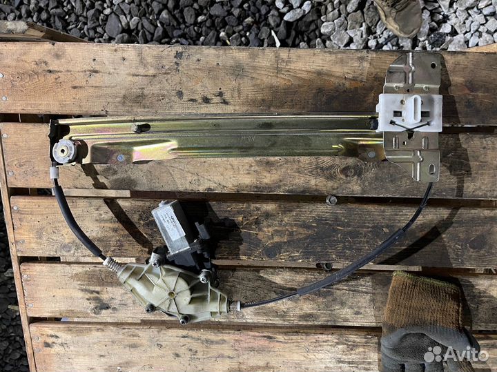 Задний правый стеклоподъемник chery bonus a13