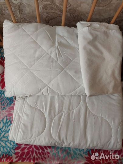 Детская кроватка с маятником и ящиком