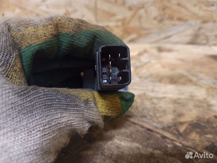 Кнопка обогрева заднего стекла Kia Cerato 1