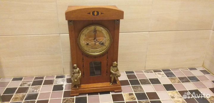 Настольные старинные часы с боем