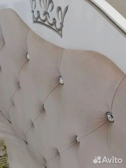 Детская кроватка с маятником и ящиком