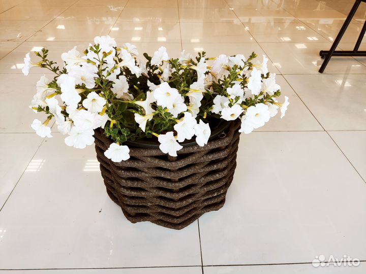 Уличные вазоны кашпо