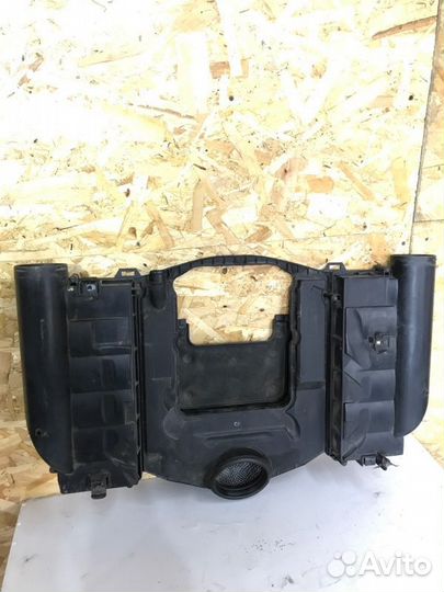 Корпус воздушного фильтра Mercedes-Benz Ml W164