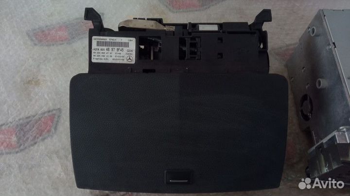 Магнитола с дисплеем Мерседес W204