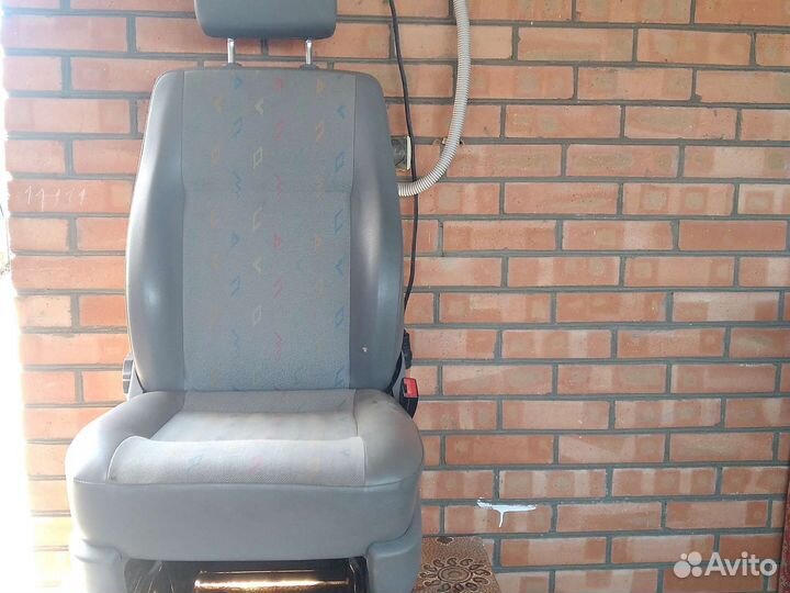 Передние сиденья от фольксваген транспортёр т 5