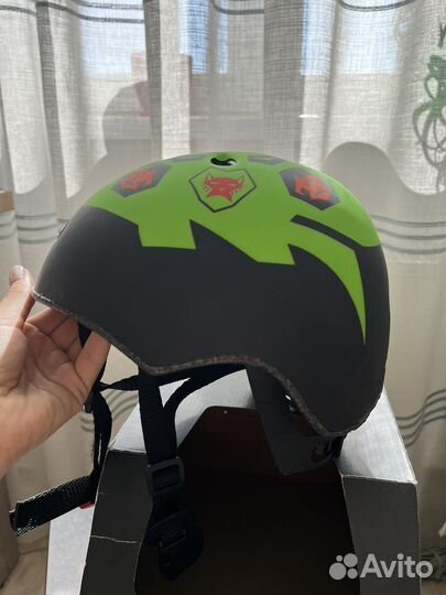 Роликовые коньки, шлем и защита