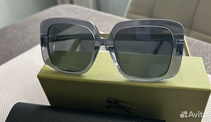 Солнцезащитные очки burberry