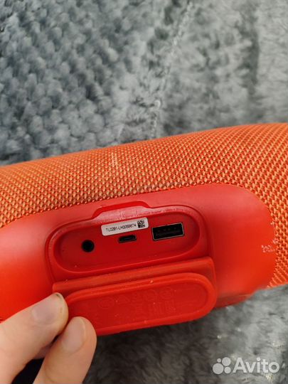 Портативная колонка JBL Charge 3