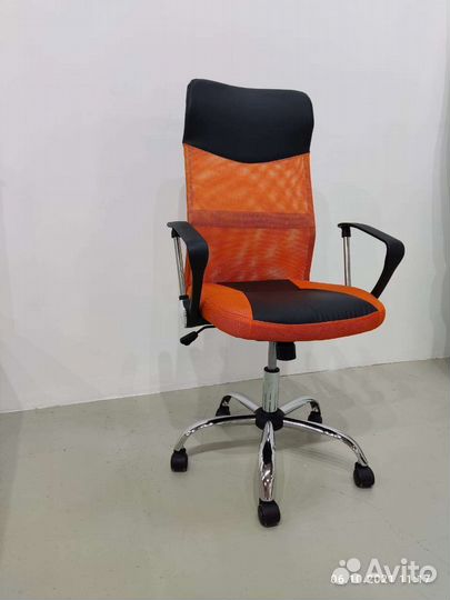 Офисное кресло