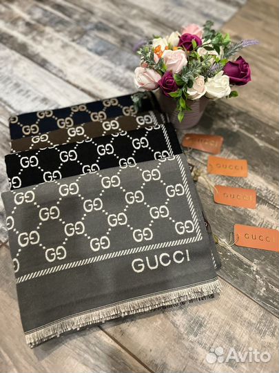 Кашемировый двухсторонний палантин Gucci