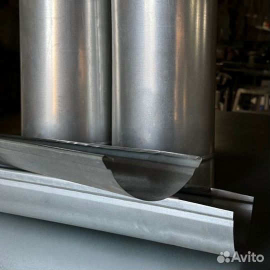 Желоб водосточный металлический