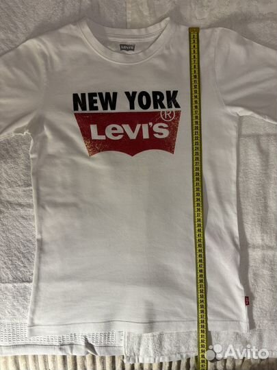 Футболка Levi's