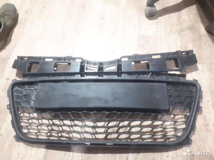 Решетка в бампер центральная Hyundai i30 2007-2012