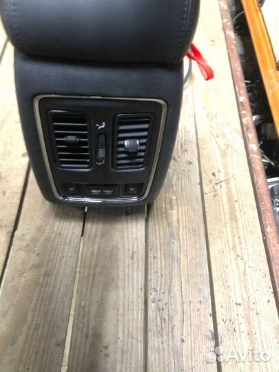 Центральная консоль Jeep Wk2 2018