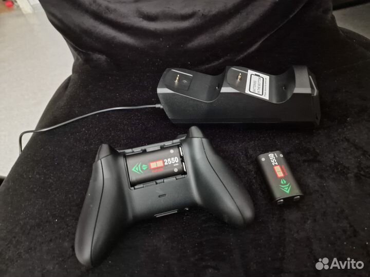 Xbox series X+2 геймпада+акумы и зарядка+гарнитура