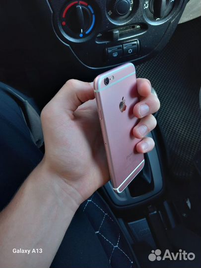 Телефон iPhone 6s