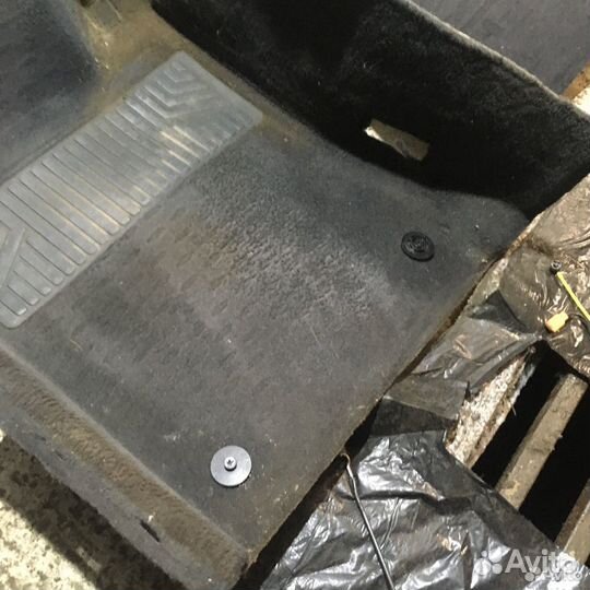 Ковровое покрытие перед Mercedes-Benz W210