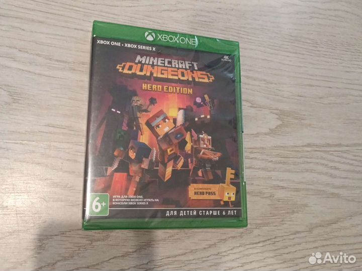 Диск с игрой Minecraft dungeons Xbox one и новый