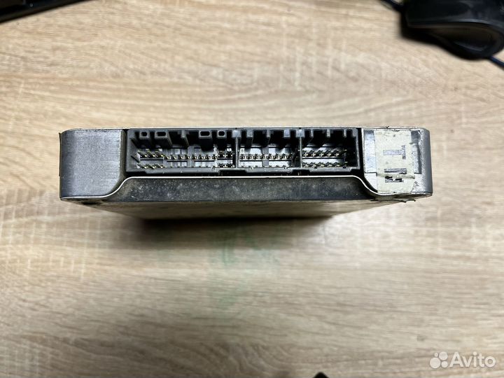 Блок управления двигателем Toyota Carina E