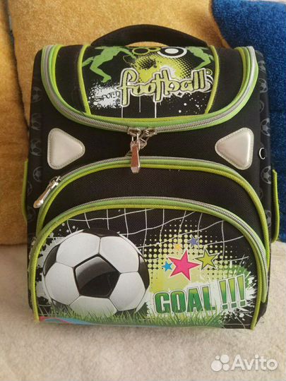 Рюкзак школьный Grizzly футбол