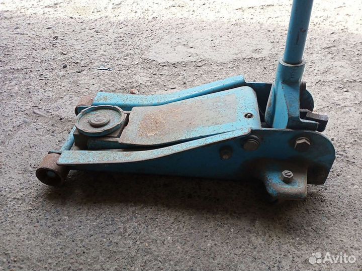 Домкрат подкатной 3,5 тн