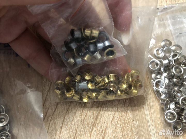 Клепки, кнопки, заклепки для дырочек