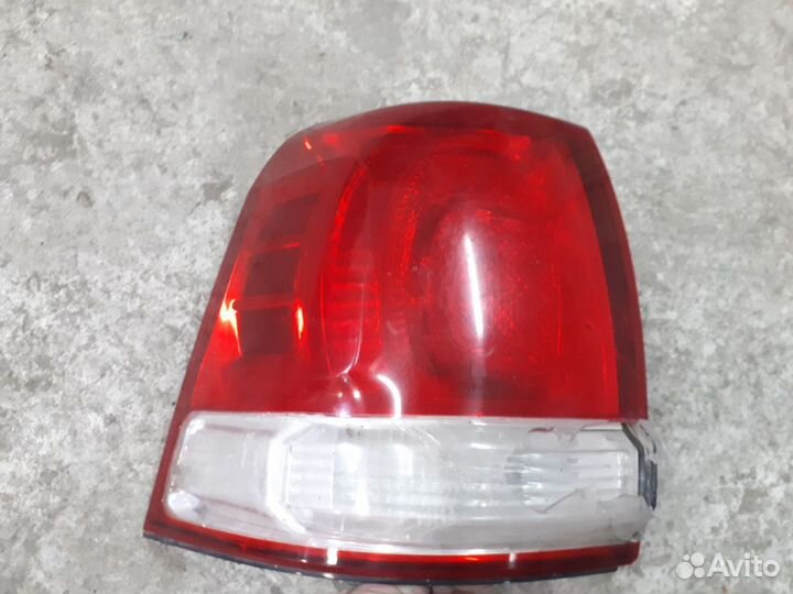 Фонарь задний L Toyota Land Cruiser 200(дефект)