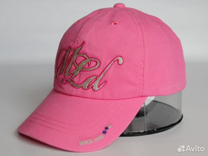 Розовая классическая бейсболка 