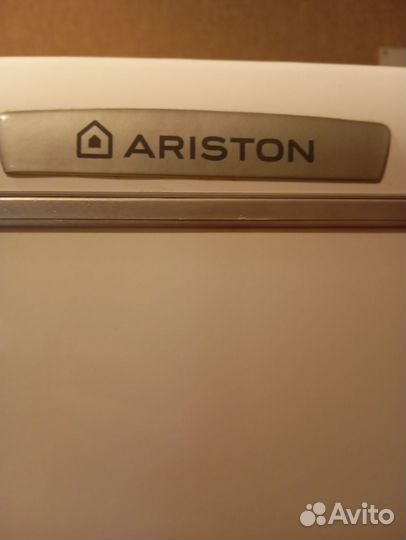 Холодильник бу ariston