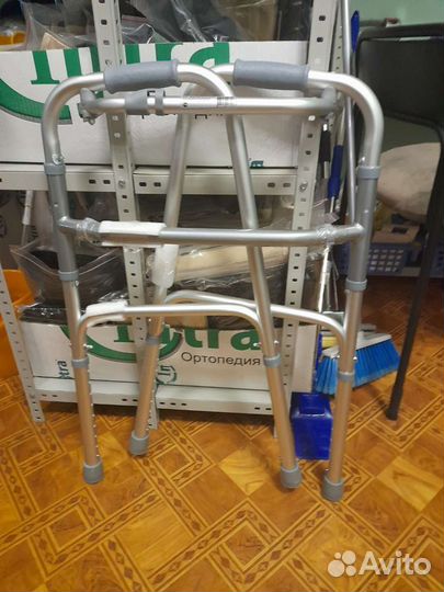 Ходунки для пожилых людей усиленные