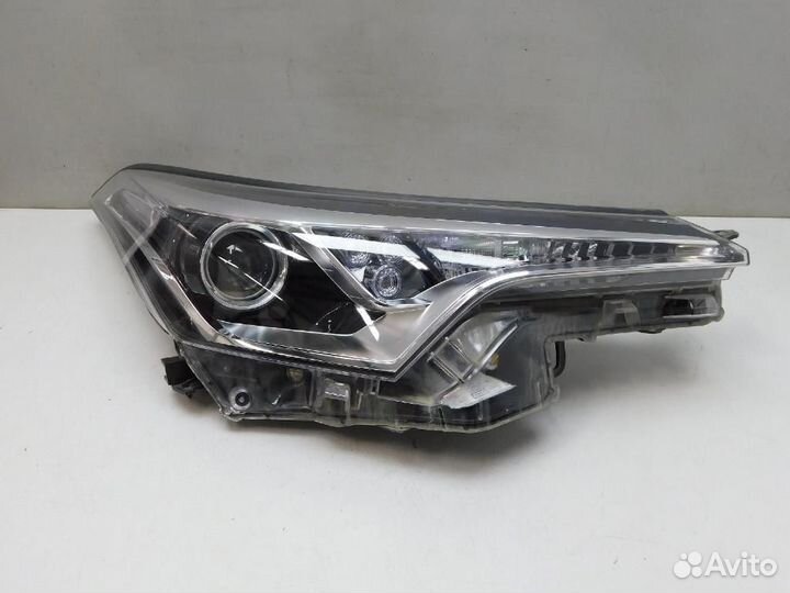 Фара правая Toyota C-HR