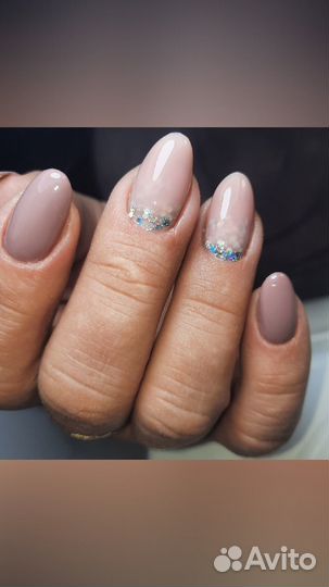 Наращивание ресниц и маникюр